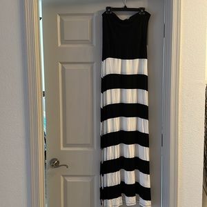 Hurley B/W striped strapless maxi dress